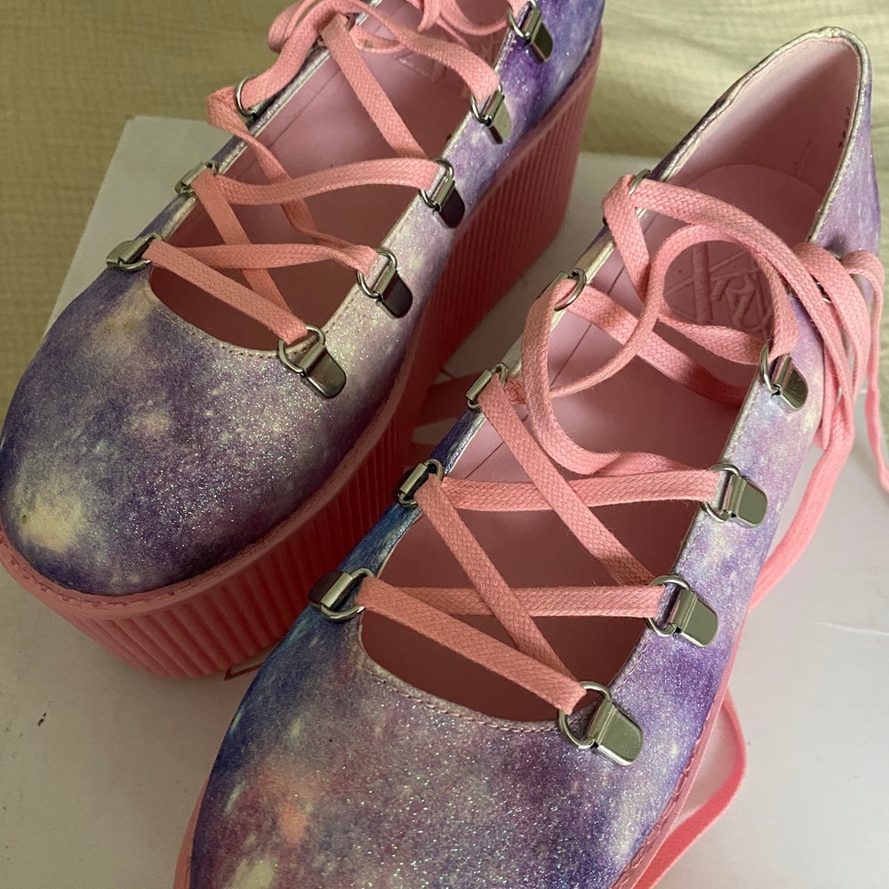 YRU ballet shoe